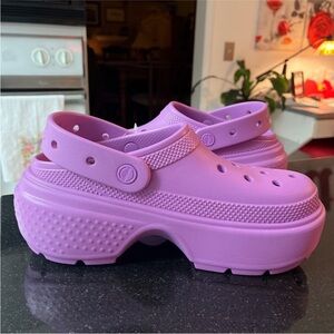 Crocs size 38-39. Pretty color!